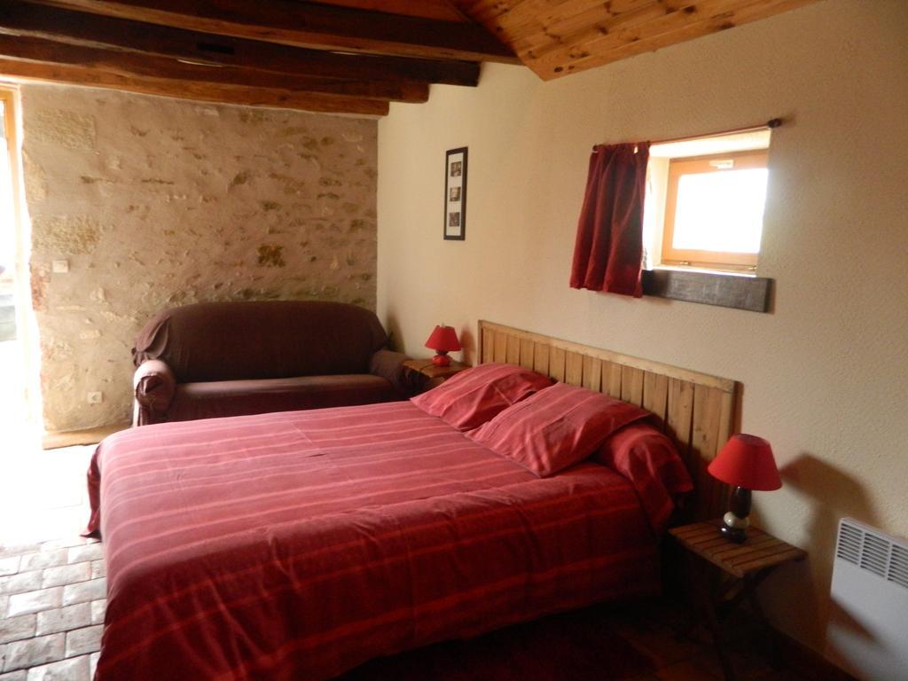 Meubles De Tourisme La Reserve Saint-Pierre-les-Bois Room photo